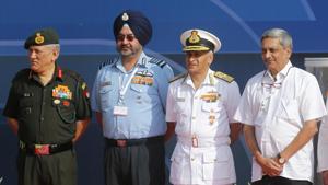 Former defence minister Manohar Parrikar with the chiefs of the Army, Navy, and Air Force, Bangalore, February 2017.(AP) Former defence minister Manohar Parrikar with the chiefs of the Army, Navy, and Air Force, Bangalore, February 2017.(AP)