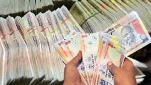 Seizure of Rs 30 lakh in old currency notes in Patna on Thursday, followed another such haul in Bihar on April 24.(HT file photo) Seizure of Rs 30 lakh in old currency notes in Patna on Thursday, followed another such haul in Bihar on April 24.(HT file photo)