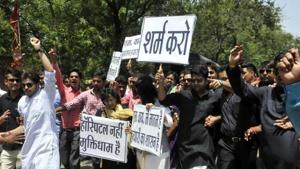 Residents protest against the health minister after the death of a baby at Indore’s MY Hospital, in Bhopal.(HT File Photo) Residents protest against the health minister after the death of a baby at Indore’s MY Hospital, in Bhopal.(HT File Photo)