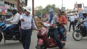 Traffic police during checking drive in Ranchi(HT File Photo) Traffic police during checking drive in Ranchi(HT File Photo)