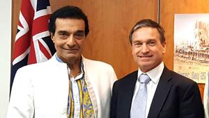 Dheeraj Kumar with Tony Huber, consul-general, Australia, in Mumbai(HT Photo)