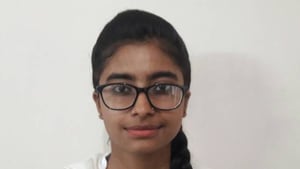 Riya from Gurdaspur scored 98% in PSEB 2017 exams and secured third rank in the state.(HT Photo)