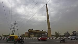 The minimum temperature on Wednesday was recorded as 29 degrees Celsius which is expected to dip to 28 degrees Celsius on May 22.(Sonu Mehta/HT PHOTO) The minimum temperature on Wednesday was recorded as 29 degrees Celsius which is expected to dip to 28 degrees Celsius on May 22.(Sonu Mehta/HT PHOTO)