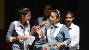 Students in Tamil Nadu, who took the Secondary School Leaving Certificate (SSLC) or Class 10 board examination, performed marginally better than last year with a slight increase of 0.8% in the pass percentage at 94.4.(Jagtinder Singh Grewal / HT file) Students in Tamil Nadu, who took the Secondary School Leaving Certificate (SSLC) or Class 10 board examination, performed marginally better than last year with a slight increase of 0.8% in the pass percentage at 94.4.(Jagtinder Singh Grewal / HT file)