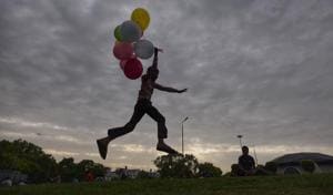 A balloon-seller enjoying Monday’s cloudy weather at Connaught Place in central Delhi.(Ravi Choudhary/HT Photo) A balloon-seller enjoying Monday’s cloudy weather at Connaught Place in central Delhi.(Ravi Choudhary/HT Photo)