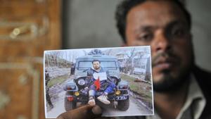 Farooq Dar who was tied to jeep last month accused army major Leetul Gogoi of lying in his statement to the media about the human shield incident.(Waseem Andrabi/HT Photo) Farooq Dar who was tied to jeep last month accused army major Leetul Gogoi of lying in his statement to the media about the human shield incident.(Waseem Andrabi/HT Photo)
