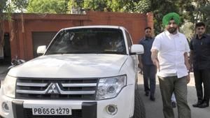 Member of Parliament from Ludhiana Ravneet Singh Bittu with his official vehicle in Ludhiana on Thursday.(Gurminder Singh/HT) Member of Parliament from Ludhiana Ravneet Singh Bittu with his official vehicle in Ludhiana on Thursday.(Gurminder Singh/HT)