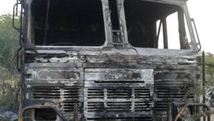 The truck burnt by the vigilantes in Bhilwara.(HT Photo) The truck burnt by the vigilantes in Bhilwara.(HT Photo)
