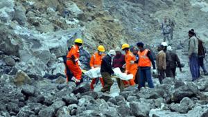 National Disaster Response Force (NDRF) men rescue trapped workers after mines subsidence near Lalmatia in Jharkhand in December 2016. Coal supply to NTPC’s Kahalgaon plant from Lalmatia has remained affected since the mishap.(HT file photo.) National Disaster Response Force (NDRF) men rescue trapped workers after mines subsidence near Lalmatia in Jharkhand in December 2016. Coal supply to NTPC’s Kahalgaon plant from Lalmatia has remained affected since the mishap.(HT file photo.)