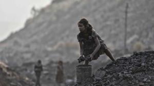 A minor picks up chunks of coal from an open-cast mine in Jharkhand.(Ravi Choudhary/HT File) A minor picks up chunks of coal from an open-cast mine in Jharkhand.(Ravi Choudhary/HT File)