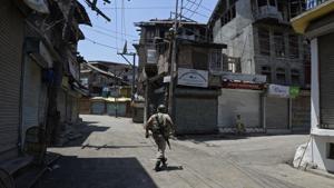 A soldier patrols during a curfew in downtown Srinagar.(AFP Photo) A soldier patrols during a curfew in downtown Srinagar.(AFP Photo)