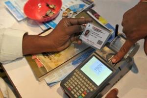 An Indian visitor gives a thumb impression to withdraw money from his bank account with his Aadhaar or Unique Identification (UID) card during a Digi Dhan Mela.(AFP Photo) An Indian visitor gives a thumb impression to withdraw money from his bank account with his Aadhaar or Unique Identification (UID) card during a Digi Dhan Mela.(AFP Photo)
