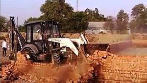 Bathinda deputy commissioner (DC) and Wakf Board officials ordered the demolition drive under which the boundaries of the illegal plots were razed.(HT Photo) Bathinda deputy commissioner (DC) and Wakf Board officials ordered the demolition drive under which the boundaries of the illegal plots were razed.(HT Photo)