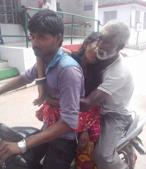Moved by this image of a man carrying home his wife’s body on a motorcyle, the Bihar CM ordered remedial steps.(HT file photo) Moved by this image of a man carrying home his wife’s body on a motorcyle, the Bihar CM ordered remedial steps.(HT file photo)