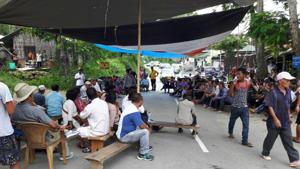 People camp at the National Highway 54, regarded as the lifeline for Mizoram.(HT PHOTO) People camp at the National Highway 54, regarded as the lifeline for Mizoram.(HT PHOTO)