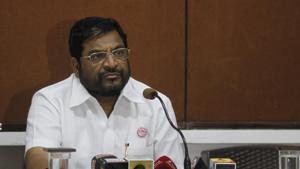 Swabhimani Shetkari Sanghatana leader and MP Raju Shetty has hinted at possibility of police revolt if their grievances are not addressed immediately.(HT FILE PHOTO) Swabhimani Shetkari Sanghatana leader and MP Raju Shetty has hinted at possibility of police revolt if their grievances are not addressed immediately.(HT FILE PHOTO)
