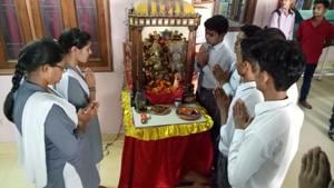 Thousands of students across Uttar Pradesh offered prayers seeking blessings on Thursday, a day ahead of the announcement of UP Board Class 10 and Class 12 results.(Deepak Gupta/HT photo) Thousands of students across Uttar Pradesh offered prayers seeking blessings on Thursday, a day ahead of the announcement of UP Board Class 10 and Class 12 results.(Deepak Gupta/HT photo)