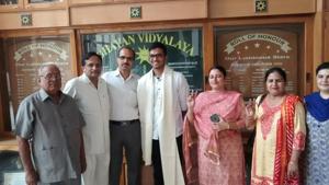 Sarvesh Mehtani with parents and his school staff in Bhawan Vidyalaya Panchkula.(HT photo) Sarvesh Mehtani with parents and his school staff in Bhawan Vidyalaya Panchkula.(HT photo)