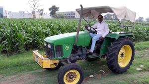 Kedar Sirohi of the Aam Kisaan Union has an M.Sc in Farm Management and Agricultural Market, and is networking farmers to work together at a time when crop prices are increasingly set by international markets.(P Raju/HT Photo) Kedar Sirohi of the Aam Kisaan Union has an M.Sc in Farm Management and Agricultural Market, and is networking farmers to work together at a time when crop prices are increasingly set by international markets.(P Raju/HT Photo)