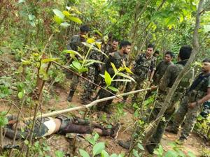 Jawans of the central para military forces with the body of a slain Maoist in the forest of Jamui (Bihar) on Sunday.(HT photo) Jawans of the central para military forces with the body of a slain Maoist in the forest of Jamui (Bihar) on Sunday.(HT photo)