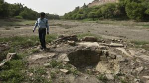 Officials of the Archaeological Survey of India (ASI) claimed that they were aware about the existence of a well in the Purana Qila Lake but it had been almost forgotten, as it had been under water for several decades.(Sushil Kumar/HT PHOTO) Officials of the Archaeological Survey of India (ASI) claimed that they were aware about the existence of a well in the Purana Qila Lake but it had been almost forgotten, as it had been under water for several decades.(Sushil Kumar/HT PHOTO)