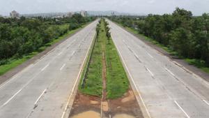 The Mumbai-Nagpur Super Communication Expressway comprises eight lanes that will span 706km from Nagpur to Thane.(PIC FOR REPRESENTATION) The Mumbai-Nagpur Super Communication Expressway comprises eight lanes that will span 706km from Nagpur to Thane.(PIC FOR REPRESENTATION)