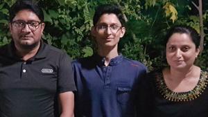 Abhishek Dogra, NEET 2017 Maharashtra topper with his parents.(HT PHOTO) Abhishek Dogra, NEET 2017 Maharashtra topper with his parents.(HT PHOTO)