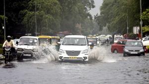 Vehicles pass through a water-logged street at Baba Kharak Singh Marg in New Delhi on June 21.(Ravi Choudhary/HT PHOTO) Vehicles pass through a water-logged street at Baba Kharak Singh Marg in New Delhi on June 21.(Ravi Choudhary/HT PHOTO)
