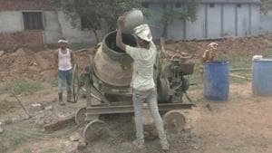 Construction of boundary wall of AIIMS under way.(HT Photo) Construction of boundary wall of AIIMS under way.(HT Photo)