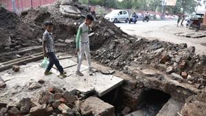 PWD is constructing a drain near Guru Nanak Eye hospital on Maharaja Ranjeet Singh Marg. Residents say the debris lying on the road cause massive waterlogging last week when it rained. MCDs are also busy fixing potholes on the city roads.(Arvind Yadav/HT Photo) PWD is constructing a drain near Guru Nanak Eye hospital on Maharaja Ranjeet Singh Marg. Residents say the debris lying on the road cause massive waterlogging last week when it rained. MCDs are also busy fixing potholes on the city roads.(Arvind Yadav/HT Photo)