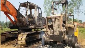 A JCB payloader was among five vehicles set on fire by angry villagers at Khojpur in Madhubani district.(File photo) A JCB payloader was among five vehicles set on fire by angry villagers at Khojpur in Madhubani district.(File photo)