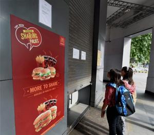 As many as 43 of the 55 outlets belonging to the American fast food chain in Delhi temporarily suspended operations from Thursday.(PTI) As many as 43 of the 55 outlets belonging to the American fast food chain in Delhi temporarily suspended operations from Thursday.(PTI)