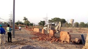 Wakf board executive officer (EO) Mohammad Ashraf said he had been writing to the district administration and the police about the encroachment in the past as well, but to no avail.(HT File Photo) Wakf board executive officer (EO) Mohammad Ashraf said he had been writing to the district administration and the police about the encroachment in the past as well, but to no avail.(HT File Photo)