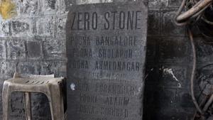 Zero stone of Pune installed outside the General Post Office at Sadhu Vaswani Mission Road in the city.(Pratham Gokhale/HT PHOTO) Zero stone of Pune installed outside the General Post Office at Sadhu Vaswani Mission Road in the city.(Pratham Gokhale/HT PHOTO)