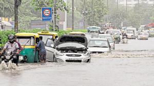 Waterlogging on Ring Road near ITO in June 2016.(Arvind Yadav/HT Photo) Waterlogging on Ring Road near ITO in June 2016.(Arvind Yadav/HT Photo)