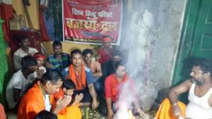 Picture of the ceremony at a Begusarai temple where Mohammed Anwar and his two sons embraced Hinduism. Anwar, who has changed his name to Anand Bharti, shared the picture with HT.(HT Photo) Picture of the ceremony at a Begusarai temple where Mohammed Anwar and his two sons embraced Hinduism. Anwar, who has changed his name to Anand Bharti, shared the picture with HT.(HT Photo)