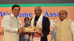 NDA presidential candidate Ram Nath Kovind presented a memento of Kamakhya temple by Assam CM Sarbananda Sonowal on his arrival in Guwahati on Thursday to campaign for the presidential poll.(Rajib Jyoti Sarma / HT photo) NDA presidential candidate Ram Nath Kovind presented a memento of Kamakhya temple by Assam CM Sarbananda Sonowal on his arrival in Guwahati on Thursday to campaign for the presidential poll.(Rajib Jyoti Sarma / HT photo)