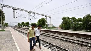 Junaid Khan’s brothers at Ballabhgarh railway station in Faridabad.(Arun Sharma/HT PHOTO) Junaid Khan’s brothers at Ballabhgarh railway station in Faridabad.(Arun Sharma/HT PHOTO)