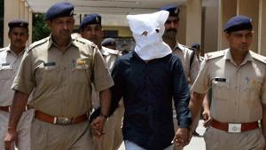 The main accused in Junaid Khan lynching case being produced before a Faridabad court on Sunday.(PTI photo) The main accused in Junaid Khan lynching case being produced before a Faridabad court on Sunday.(PTI photo)