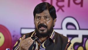 Union minister Ramdas Athawale suggested that states could announce a scheme to give Rs 25 crore from their budget to the district promoting maximum inter-caste marriages.(HT File Photo) Union minister Ramdas Athawale suggested that states could announce a scheme to give Rs 25 crore from their budget to the district promoting maximum inter-caste marriages.(HT File Photo)
