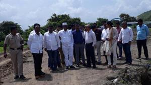 MIDC issued a certificate of 6,000 square feet land for the crematorium but land owners refused the gram panchayat’s request to construct the crematorium.(HT PHOTO) MIDC issued a certificate of 6,000 square feet land for the crematorium but land owners refused the gram panchayat’s request to construct the crematorium.(HT PHOTO)