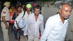 Indian fishermen arrive at a Red Cross House after being released by Pakistani authorities, in Amritsar on July 10.(AFP Photo) Indian fishermen arrive at a Red Cross House after being released by Pakistani authorities, in Amritsar on July 10.(AFP Photo)