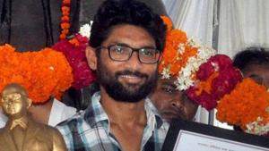 Dalit leader Jignesh Mevani being honoured by Ambedkar Mahasabha in Lucknow on August 27, 2016.(PTI File Photo) Dalit leader Jignesh Mevani being honoured by Ambedkar Mahasabha in Lucknow on August 27, 2016.(PTI File Photo)