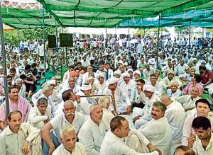 The marathon mahapanchayat that started around 10 am lasted for seven hours. Villagers from different parts Haryana constituted a 51-member committee to build pressure on the government for a `fair investigation’. The marathon mahapanchayat that started around 10 am lasted for seven hours. Villagers from different parts Haryana constituted a 51-member committee to build pressure on the government for a `fair investigation’.