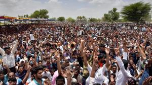 People raise slogans at a rally to pay tribute to slain gangster Anandpal Singh at Saanvrad village in Nagaur on Thursday.(PTI) People raise slogans at a rally to pay tribute to slain gangster Anandpal Singh at Saanvrad village in Nagaur on Thursday.(PTI)