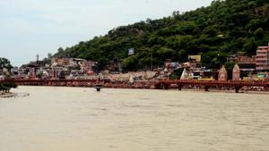 A debate is raging whether the Ganga flows through Haridwar or is it just a canal of the river. The famous bathing ghat, Har-Ki-Pauri (above) is located in Haridwar.(HT PHOTO) A debate is raging whether the Ganga flows through Haridwar or is it just a canal of the river. The famous bathing ghat, Har-Ki-Pauri (above) is located in Haridwar.(HT PHOTO)