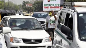 SO2 level in Delhi has dropped from 15 micrograms per metre cube in 2000 to 7 micrograms per metre cube in 2016. During the same period, the NO2 level has shot up by 1.8 times, shows CPCB data.(Sonu Mehta/HT Photo) SO2 level in Delhi has dropped from 15 micrograms per metre cube in 2000 to 7 micrograms per metre cube in 2016. During the same period, the NO2 level has shot up by 1.8 times, shows CPCB data.(Sonu Mehta/HT Photo)