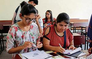 Delhi University colleges released the fifth cutoff list for admissions on Monday, which saw most sought-after colleges close admissions to popular course choices.(Anupam Prashant Minz/HT PHOTO) Delhi University colleges released the fifth cutoff list for admissions on Monday, which saw most sought-after colleges close admissions to popular course choices.(Anupam Prashant Minz/HT PHOTO)