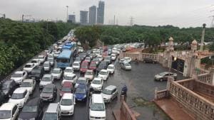 A traffic jam on a major road in Noida after heavy rains on Thursday.(Sunil Ghosh/HT Photo) A traffic jam on a major road in Noida after heavy rains on Thursday.(Sunil Ghosh/HT Photo)