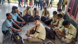 The non-executive staff of DMRC have started a sit in at multiple stations such as Dwarka, Yamuna Bank, Badarpur, Shahdara, Qutub Minar, and Vishwa Vidyalaya.(Picture: Sourced) The non-executive staff of DMRC have started a sit in at multiple stations such as Dwarka, Yamuna Bank, Badarpur, Shahdara, Qutub Minar, and Vishwa Vidyalaya.(Picture: Sourced)